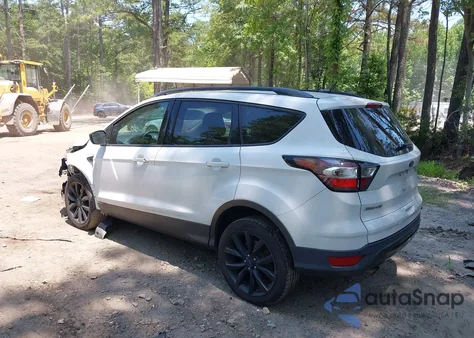 2017 Ford Escape Se из США, поврежденный, VIN 1FMCU9GD8HUC19772